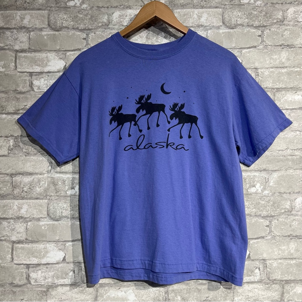 Alaska Themed Short Sleeve Crewneck Tshirt. Purple. Women's Medium. Moose. Moon.